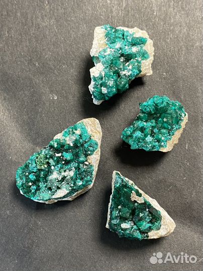 Диоптаз камень в коллекцию, коллекционный