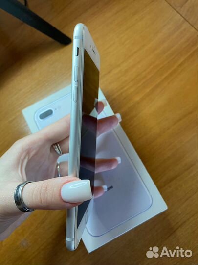 iPhone 8 Plus, 64 ГБ