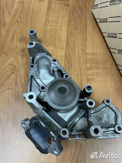 Помпа на Lexus LX 470