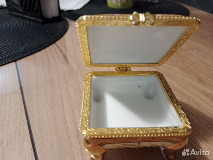 Шкатулка для украшений фарфор