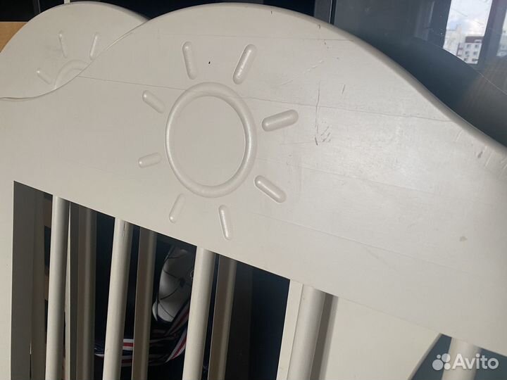 Кроватка детская с маятником