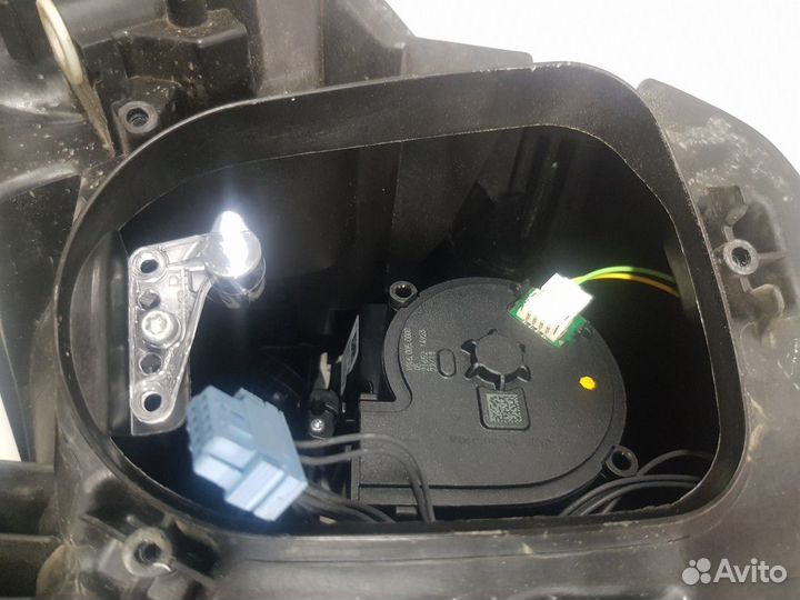 Фара правая (светодиодная без блоков)