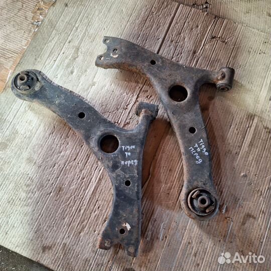 Рычаги передние левый правый Chery Tiggo T11