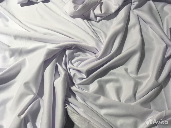 Футер белого цвета