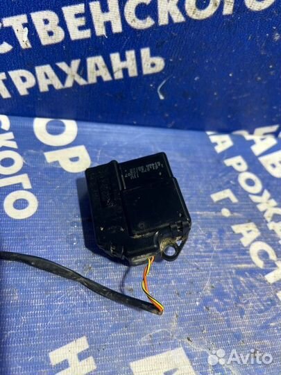 Моторчик заслонок отопителя Renault Megane 1 седан