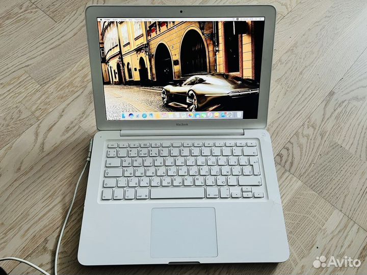 Macbook 13 2010 без батареи и зарядки
