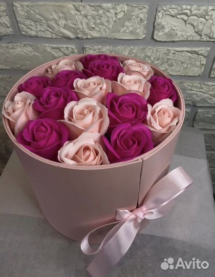 Букет из роз и рафаэло