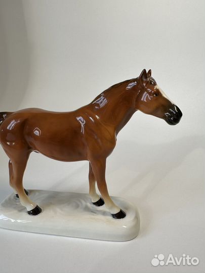 Фарфоровая статуэтка лошади, германия