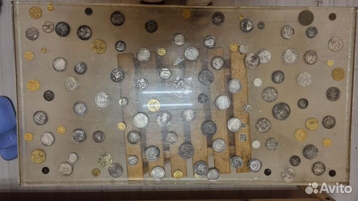Столешница из монет и эпоксидной смолы