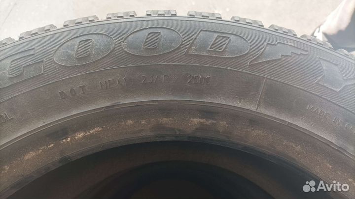 Goodyear UltraGrip 500 225/60 R17 99T