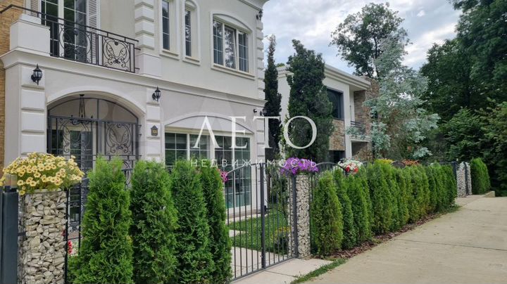 Дом 314 м² на участке 6 сот.