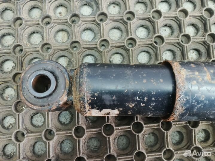 Амортизатор передний