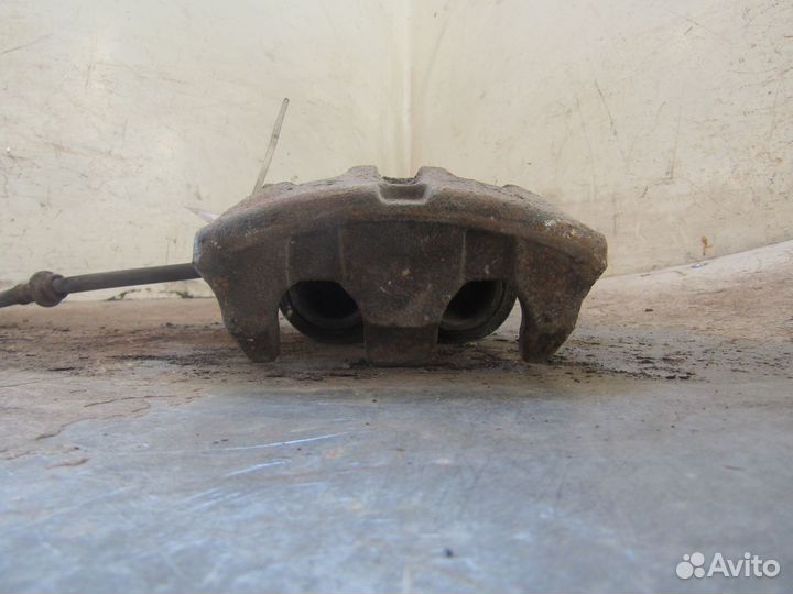 Суппорт передний Прав. Ниссан X-Trail 2003г