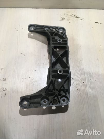 Опорная Балка коробки передач бмв 5 Е60