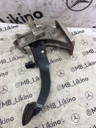 Педаль тормоза Infiniti