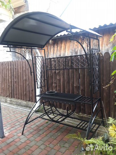 Мангал под крышей с кольцом для казана
