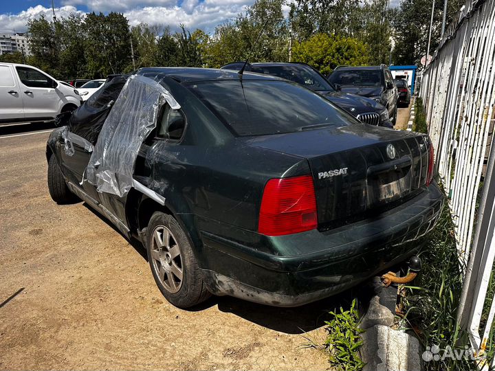 Volkswagen Passat 1.8 МТ, 2000, битый, 240 000 км