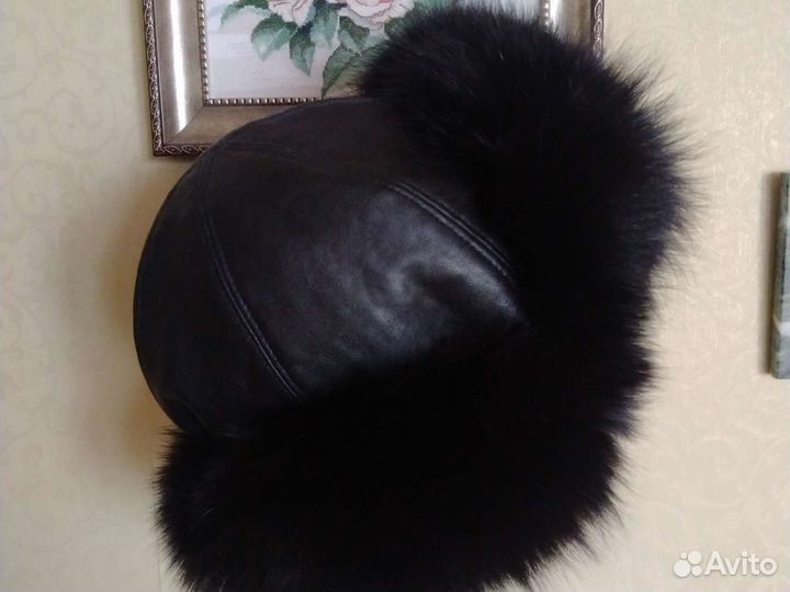 Зимняя женская шапка и берет