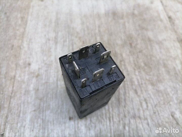 Реле Audi 80 B3 NE 1990
