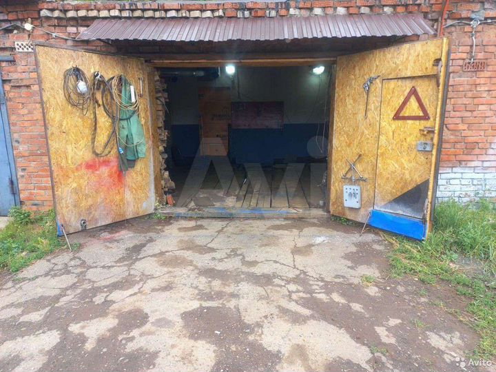 Гараж, > 30 м²