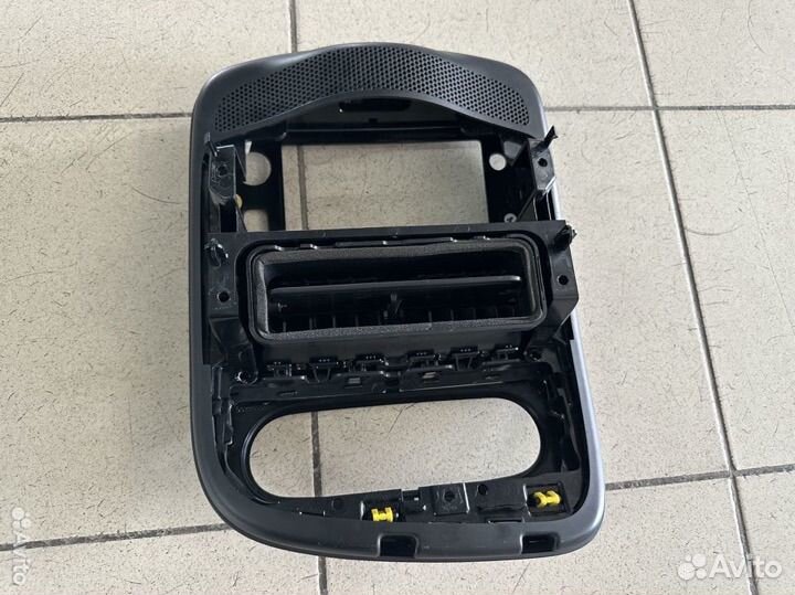 Рамка магнитолы с дефлекторами Рено Клио 4