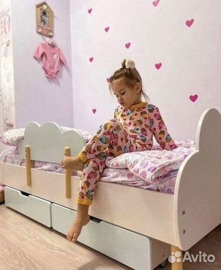 Детская кровать с мягкой спинкой