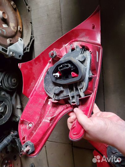 Стоп сигнал peugeot 208 2014год пара