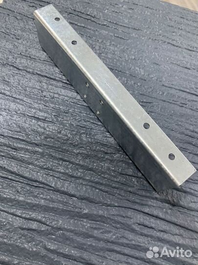 Кронштейн для крепления прожилин (лаг)