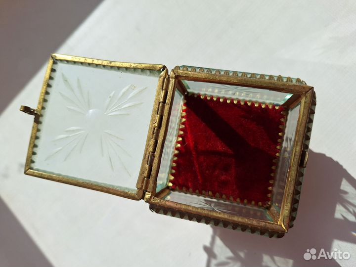 Шкатулка для украшений стеклянная времен Революции