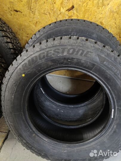 Bridgestone Blizzak Spike-02 215/65 R16 98T