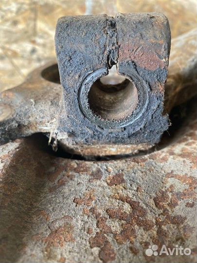 Кулак поворотный передний правый Mitsubishi Lancer