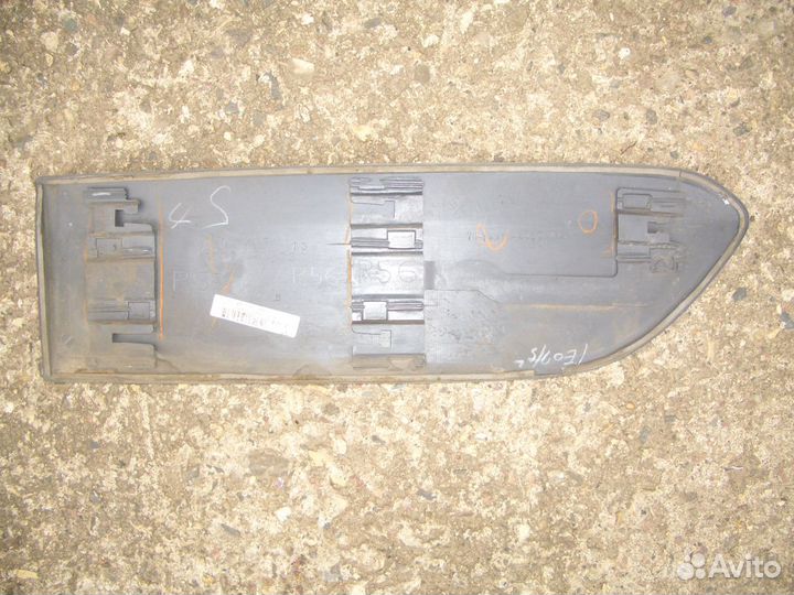 Накладка задней правой двери Тойота Раф 4 с00-06г