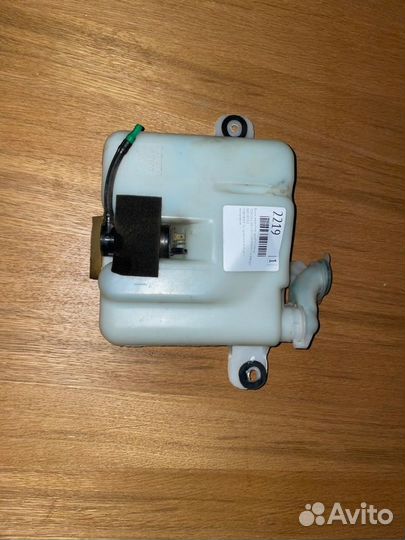 Бачок омывателя заднего стекла Toyota Land Cruiser