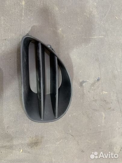 Заглушка противотуманной фары левой Toyota Yaris