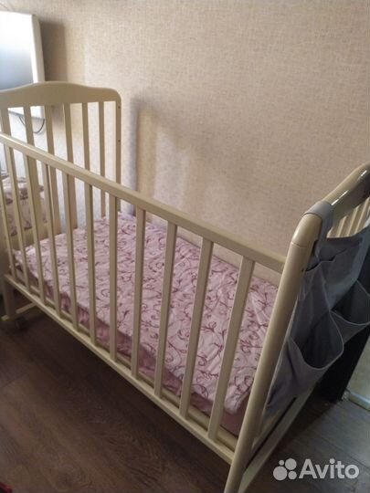 Детская кроватка с матрасом