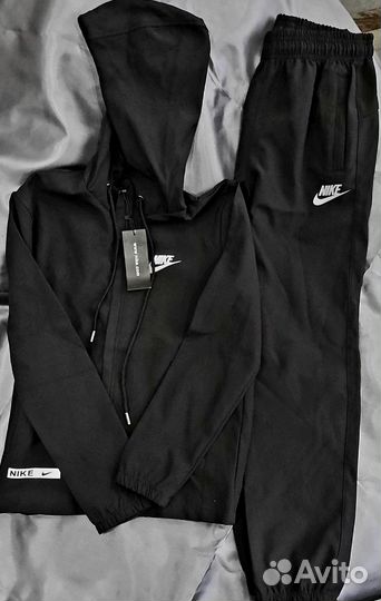 Продам спортивный костюм nike на мальчиков
