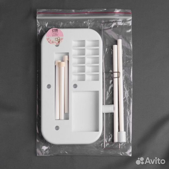 5235802 Органайзер-стойка для ниток h36,5см на подставке 20,7*10,8*1,5см