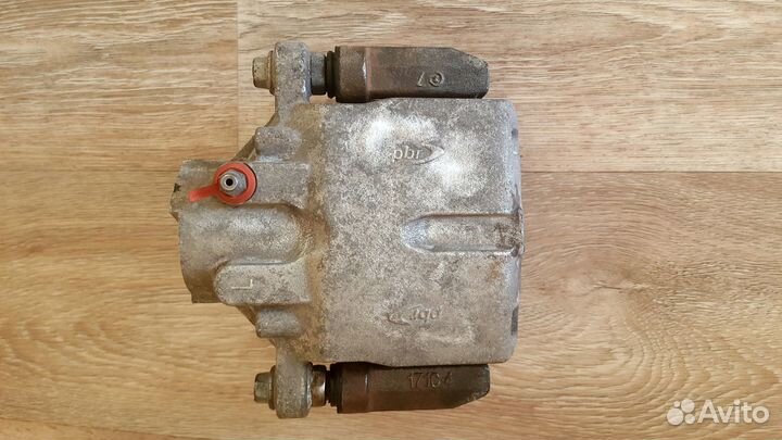 Cadillac SRX тормозные суппорта