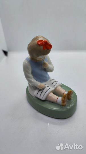 Статуэтка девочка с книгой Городница 30 е годы