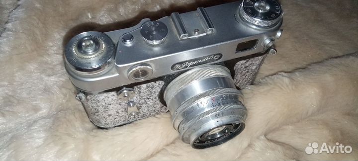 Плёночный фотоаппарат Зорький -6
