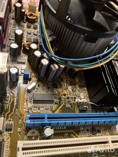 Материнская плата с процессором и памятью