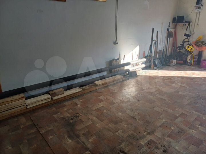 Гараж, > 30 м²