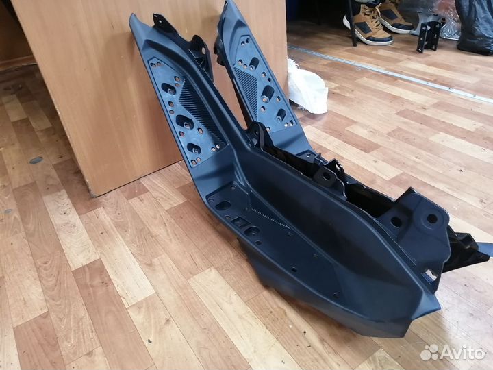 Пластик подножек скутера Vento MAX 200cc