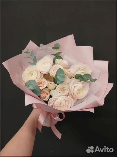 Букет из разноцветных тюльпанов