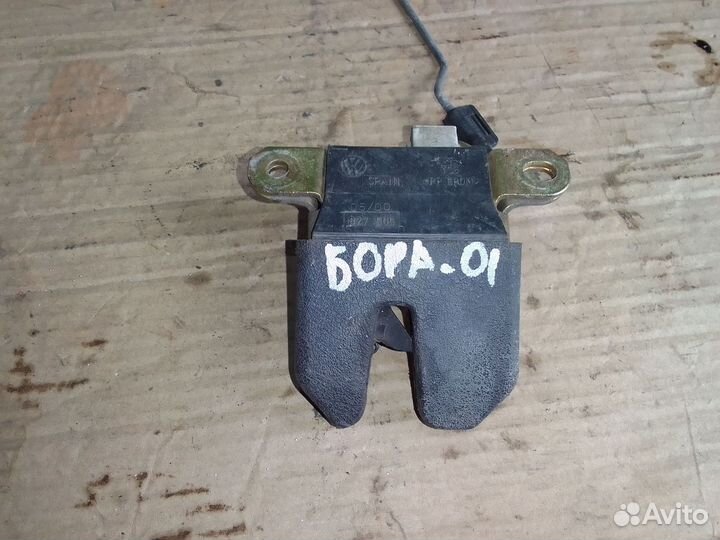 Замок крышки багажника Volkswagen Bora