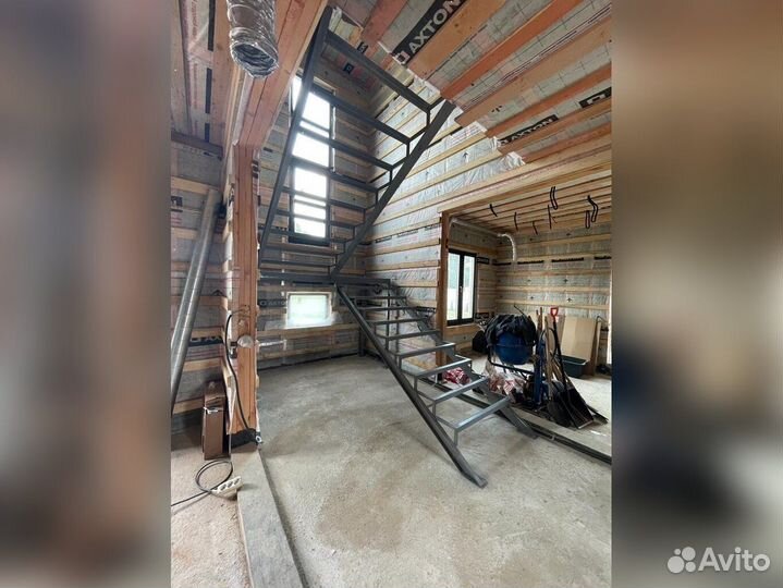 Лестница на второй этаж под заказ