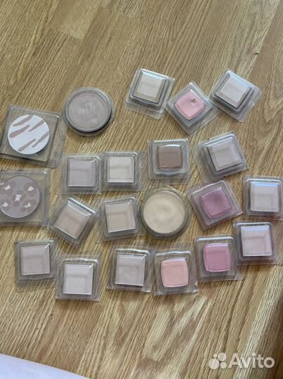 Косметика. Пудра. Подводка. Помада