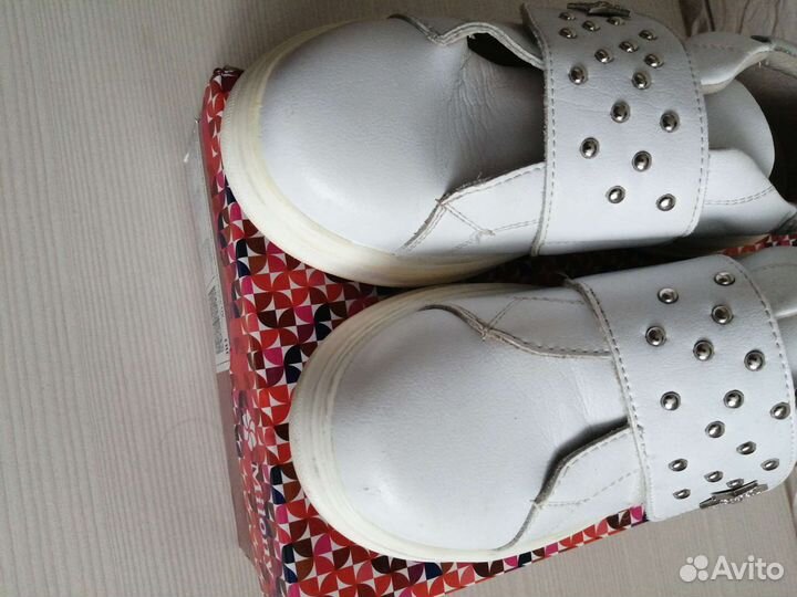 Кроссовки для девочки