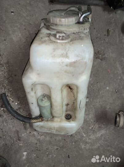 Бачок омывателя mercedes w124