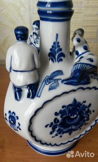 Штоф гжель охотники на привале авторский 23,5 см